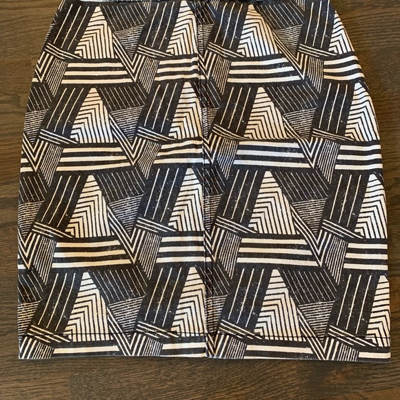 H&M Divided Black and White Geometric Denim Skirt - Picture 2 of 3